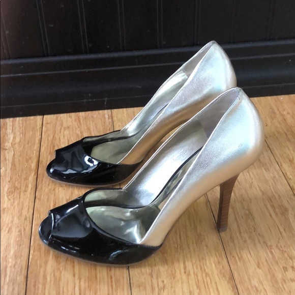 GUESS? Gold and Black Peep-toe - Picture 3 of 3